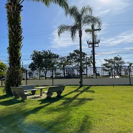 Apartamento Ubatuba, Itaguá, bem localizado, duas vagas de garagem-3